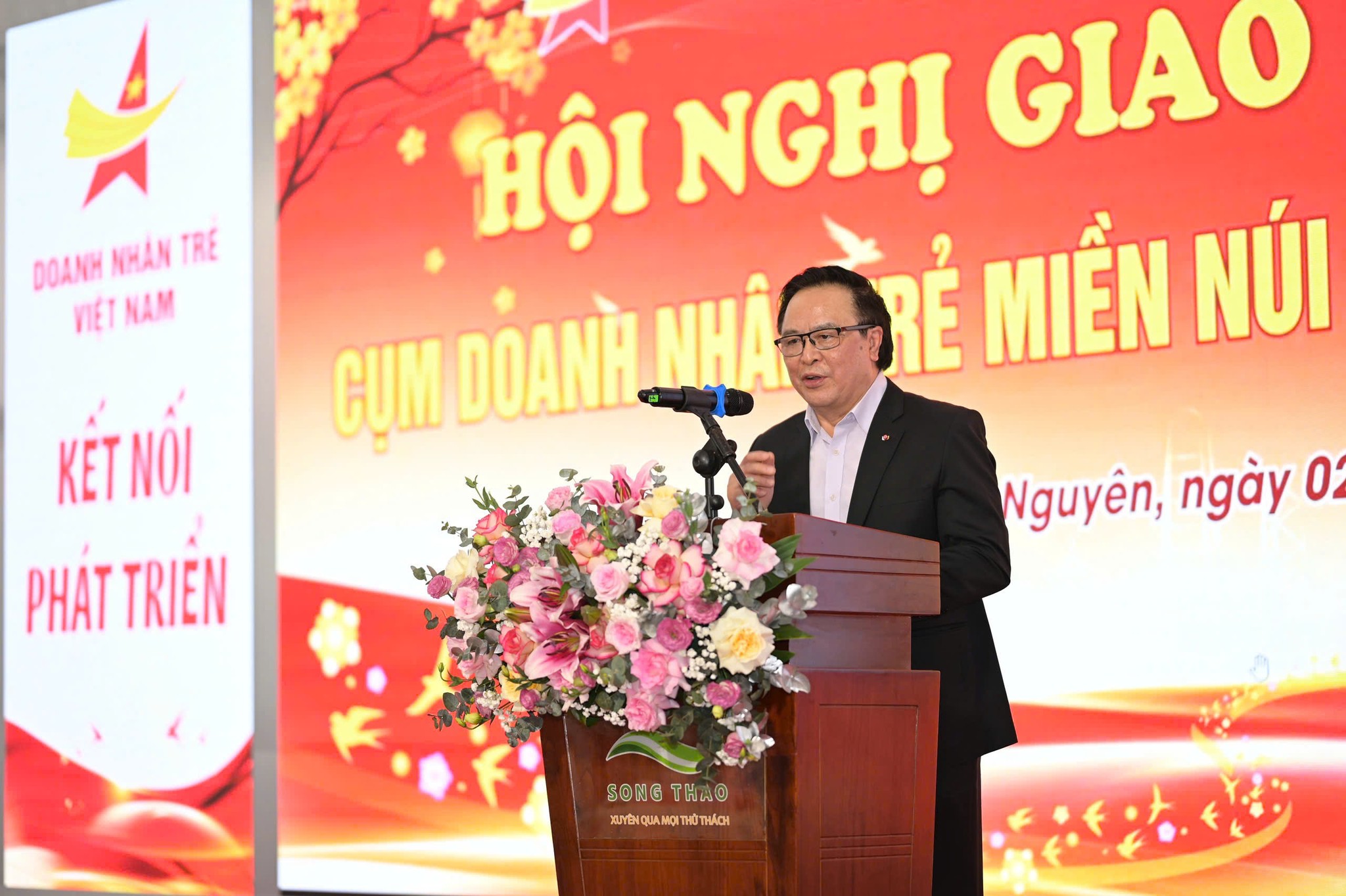 (Ông Hoàng Bình Quân phát biểu tại Hội nghị)